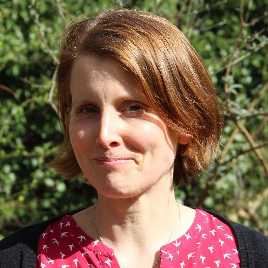 Bettina Land kümmert sich bei EbE um Verwaltung, Controlling, Vernetzungsarbeit und Mitarbeit in verschiedenen Arbeitsgruppen.